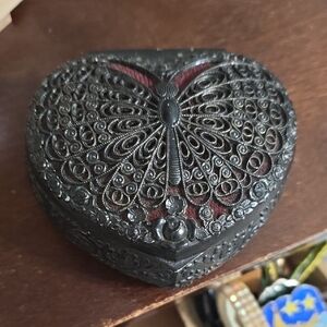 Heart-Shaped Decorative Jewelry Box in Black and Red